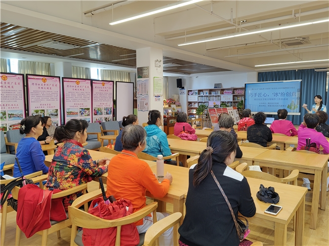 ”湾仔社区手机支架制作工作坊活动爱游戏最新“巧手匠心‘冰’纷创意(图1)